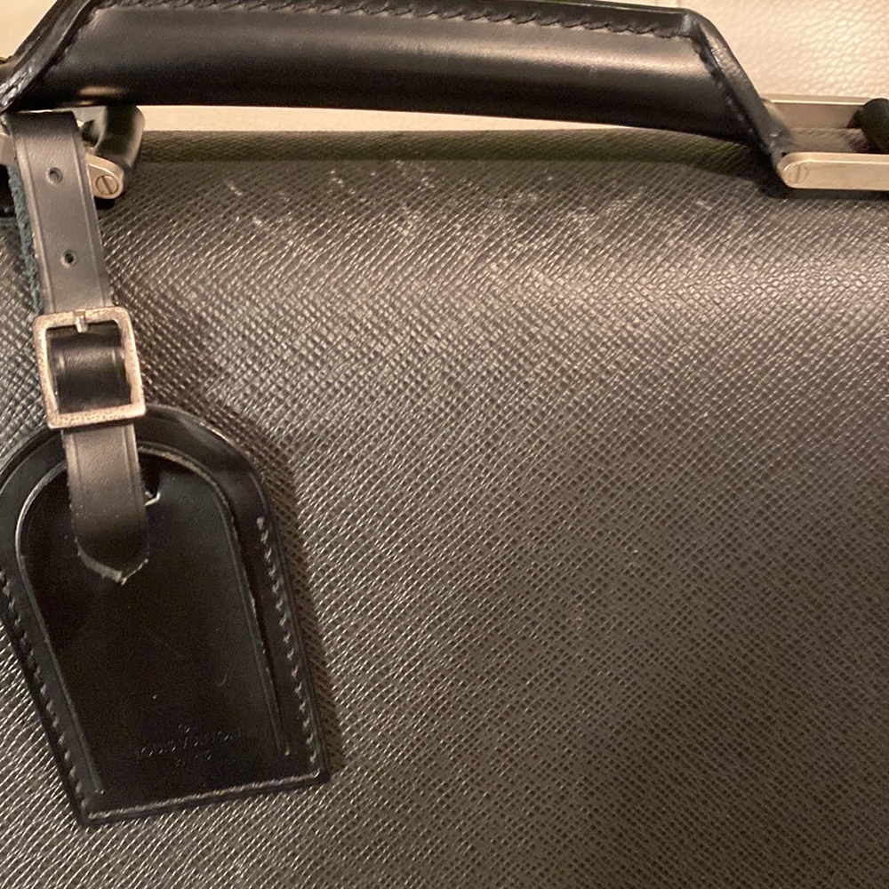 Louis Vuitton Taiga Leather Gibeciere Garment/Travel Bag W/COA - Picture 16 of 17